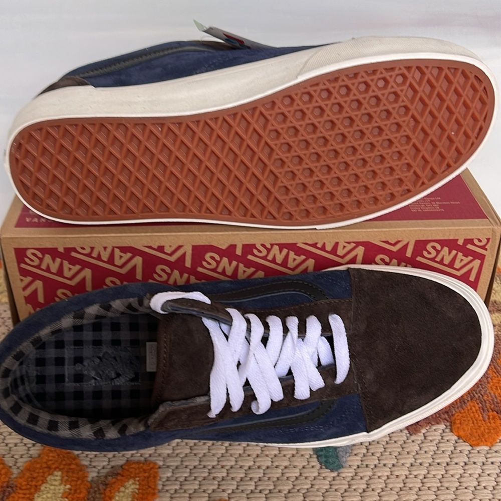 Vans WMNS Old Skool
Pig Suede Plaid Brown Navy
VN0007NTBF1
Sneakers - Picture 5 of 16